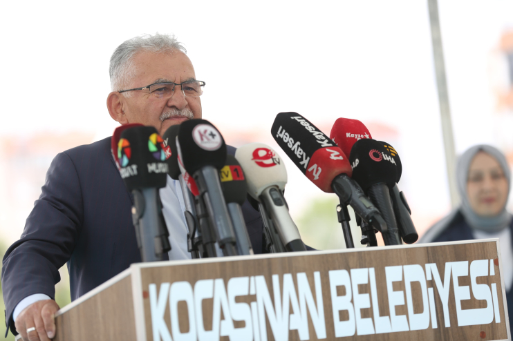 BAŞKAN ÇOLAKBAYRAKDAR: “KENTSEL DÖNÜŞÜME KAYSERİ USULÜ DOKUNUŞ: ÜÇ HİZMET AYNI ANDA HAYATA GEÇİYOR”