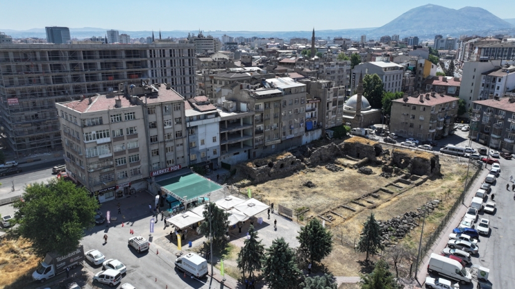 BAŞKAN ÇOLAKBAYRAKDAR: “TARİHİ MEDRESEMİZ, ŞEHİR AKADEMİSİ KİMLİĞİYLE YENİDEN HAYAT BULACAK”