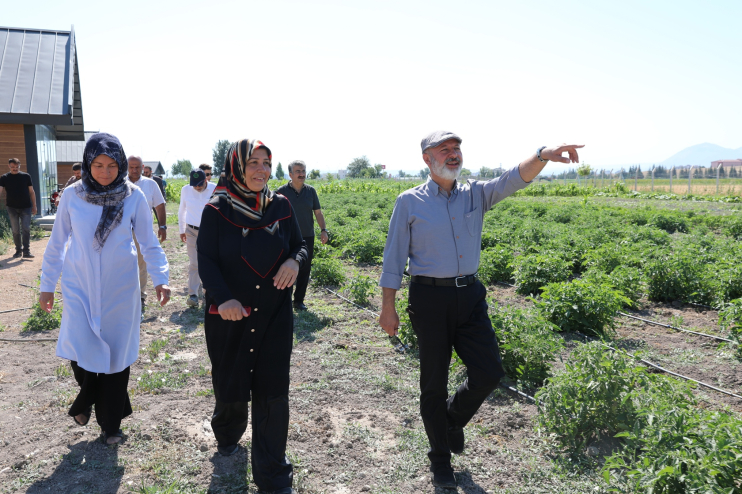 BAŞKAN ÇOLAKBAYRAKDAR: “ŞEHRİN KALBİNDE TARIMLA, ÜLKEMİZİN TARIMSAL GELECEĞİNİ ŞEKİLLENDİRİYORUZ”