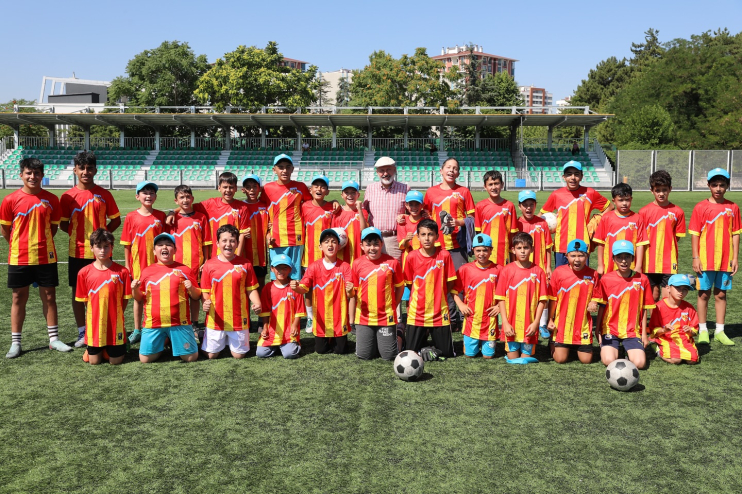 BAŞKAN ÇOLAKBAYRAKDAR YAZ OKULLARINDA ÇOCUKLARLA BULUŞTU