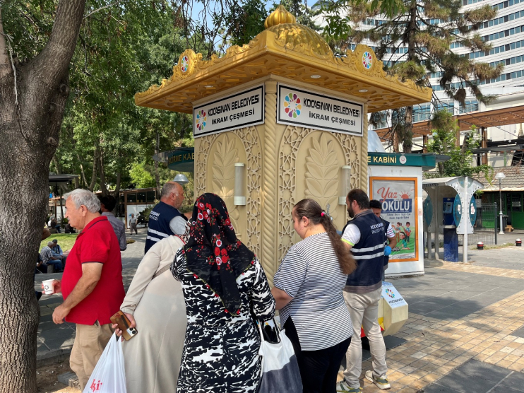 KOCASİNANDAN SICAK HAVADA BUZ GİBİ LİMONATA İKRAMI