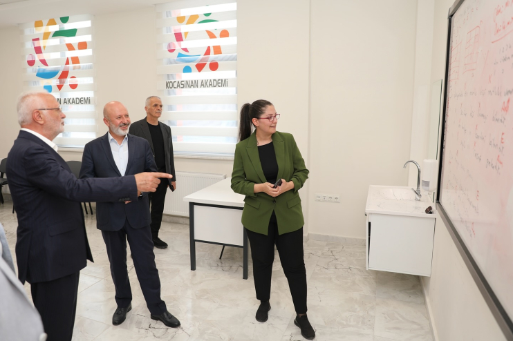 BAŞKAN ÇOLAKBAYRAKDAR, GENEL BAŞKAN VEKİLİ ELİTAŞ’I KOCASİNAN AKADEMİ’DE AĞIRLADI