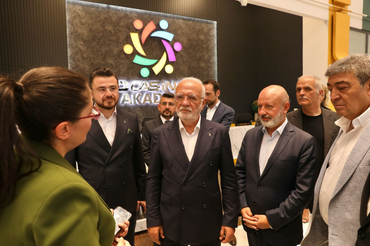 BAŞKAN ÇOLAKBAYRAKDAR, GENEL BAŞKAN VEKİLİ ELİTAŞ’I KOCASİNAN AKADEMİ’DE AĞIRLADI
