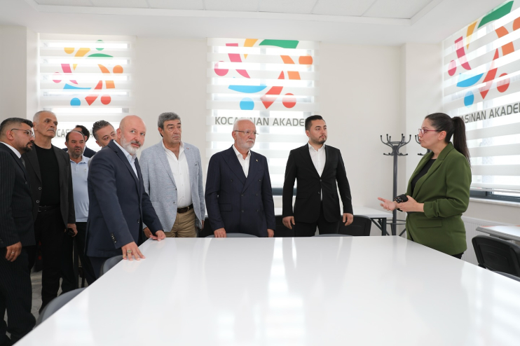 BAŞKAN ÇOLAKBAYRAKDAR, GENEL BAŞKAN VEKİLİ ELİTAŞ’I KOCASİNAN AKADEMİ’DE AĞIRLADI