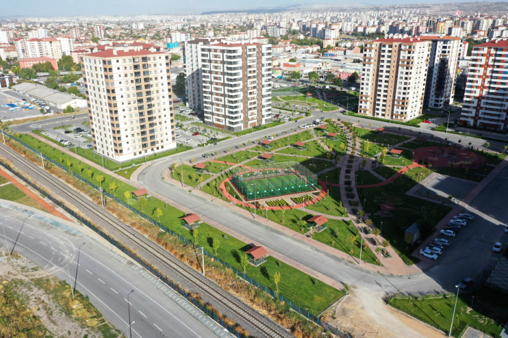 BAŞKAN ÇOLAKBAYRAKDAR, “KİŞİ BAŞINA 17,44 M² YEŞİL ALAN, 526 PARK VE 965 BİN AĞAÇLA GELECEĞE NEFES, ŞEHRE OKSİJEN”