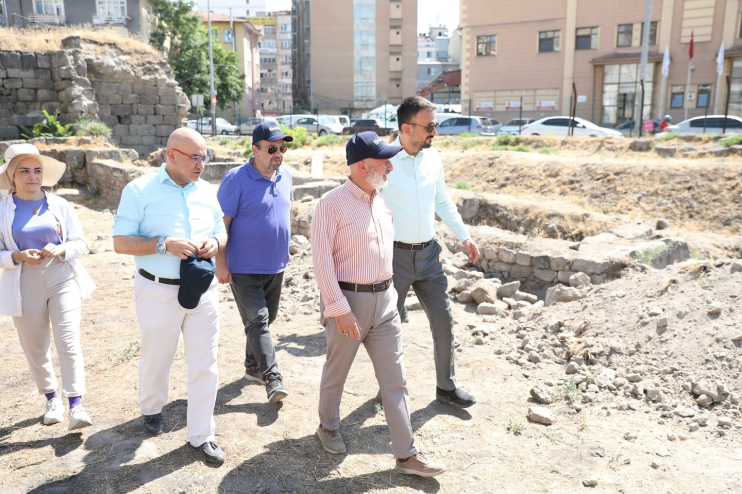 BAŞKAN ÇOLAKBAYRAKDAR, “KAYSERİ’NİN İLK MEDRESESİNİ KÜLTÜR HAZİNEMİZE YENİDEN KAZANDIRIYORUZ”