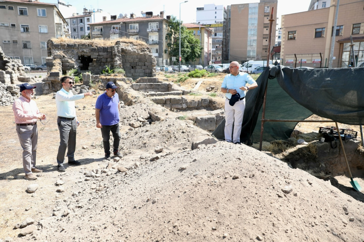 BAŞKAN ÇOLAKBAYRAKDAR, “KAYSERİ’NİN İLK MEDRESESİNİ KÜLTÜR HAZİNEMİZE YENİDEN KAZANDIRIYORUZ”