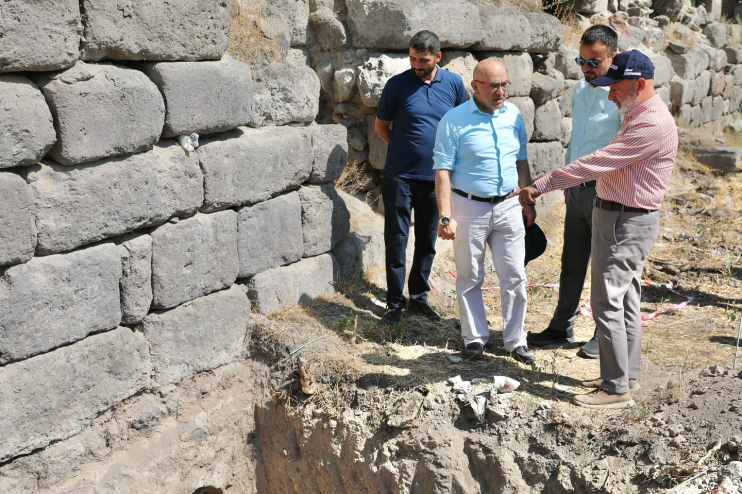 BAŞKAN ÇOLAKBAYRAKDAR, “KAYSERİ’NİN İLK MEDRESESİNİ KÜLTÜR HAZİNEMİZE YENİDEN KAZANDIRIYORUZ”