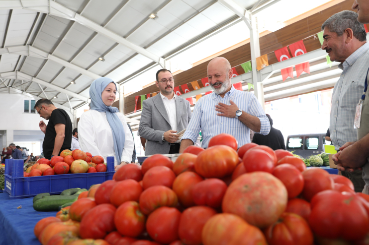 KAYSERİLİLERDEN BAŞKAN ÇOLAKBAYRAKDAR’A “YÜZDE 100 EKOLOJİK PAZAR” TEŞEKKÜRÜ