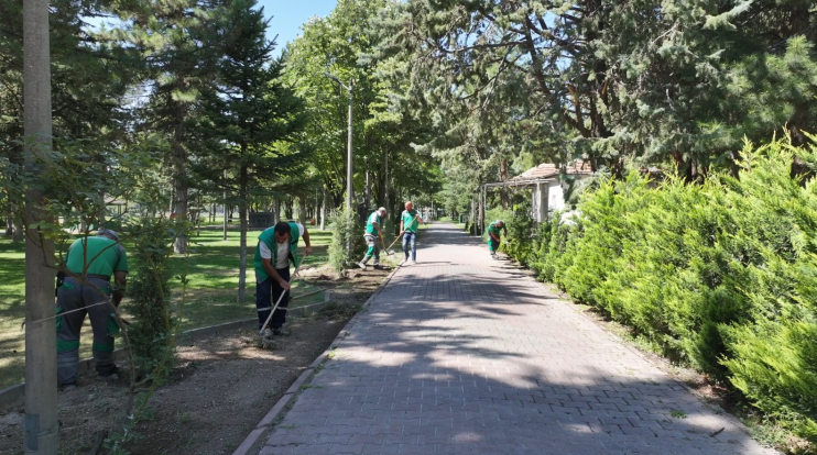 BAŞKAN ÇOLAKBAYRAKDAR: “YETER Kİ 1 METREKARE KAMUYA AİT OLSUN, HIZLA PARK YAPIYORUZ”