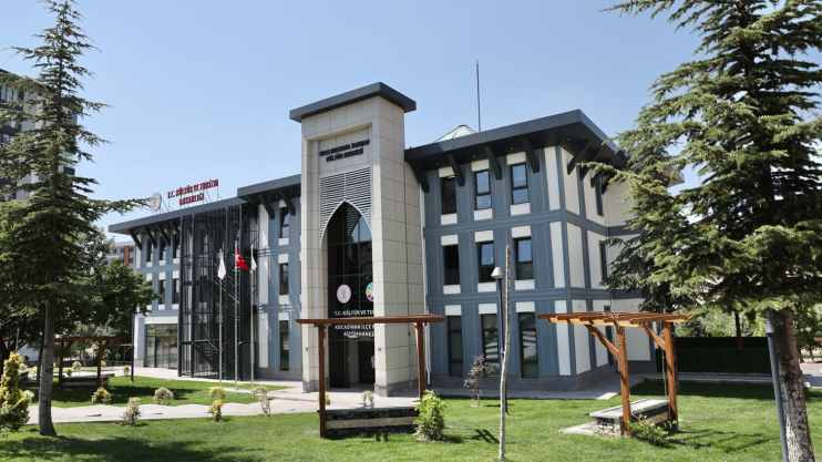 BAŞKAN ÇOLAKBAYRAKDAR’DAN KAYSERİ’YE TÜRKİYE’NİN EN GÖRKEMLİ KÜTÜPHANESİ