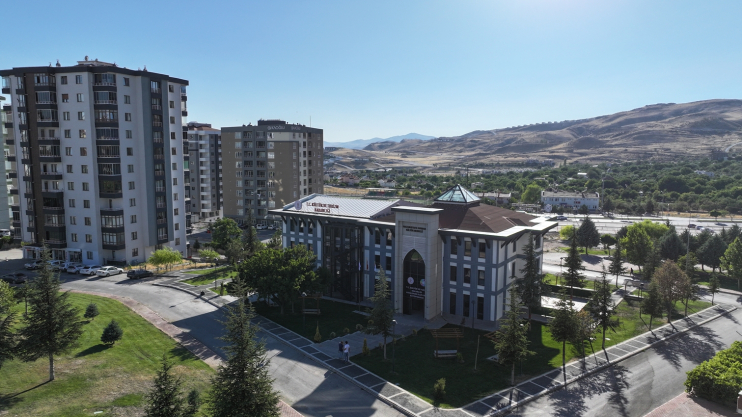 BAŞKAN ÇOLAKBAYRAKDAR’DAN KAYSERİ’YE TÜRKİYE’NİN EN GÖRKEMLİ KÜTÜPHANESİ