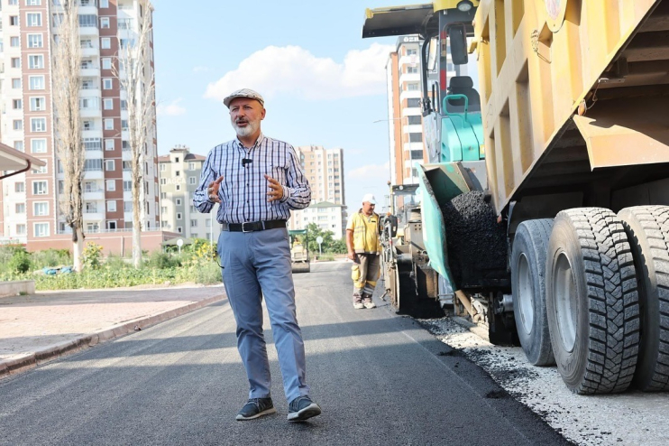 BAŞKAN ÇOLAKBAYRAKDAR, “YERLİ VE MİLLİ, TÜRKİYE’NİN EN GÜÇLÜ ASFALT PLENTİYLE REKORLARA KOŞUYORUZ”
