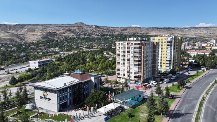 BAŞKAN ÇOLAKBAYRAKDAR: “KAYSERİ’MİZE DEĞER KATIYOR, YARINLARIMIZI İNŞA EDİYORUZ”