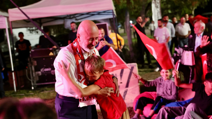 DEV EKRANDA MİLLİ MAÇ HEYECANI KOCASİNAN’DA YAŞANDI