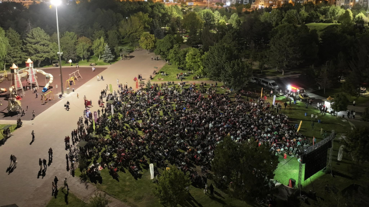 DEV EKRANDA MİLLİ MAÇ HEYECANI KOCASİNAN’DA YAŞANDI