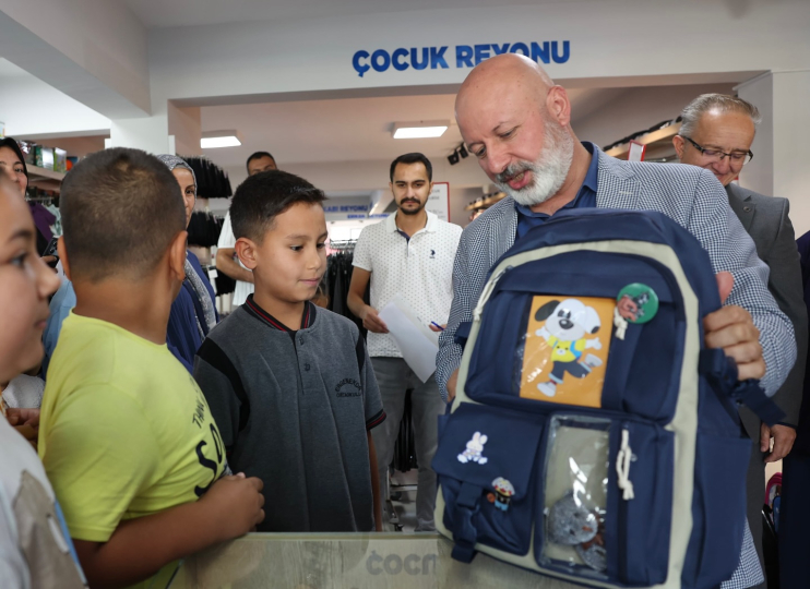 BAŞKAN ÇOLAKBAYRAKDAR, “TÜRKİYE’DE ÖRNEK, FARKLI VE GÖNÜLLER YAPAN BİR BELEDİYEYİZ”