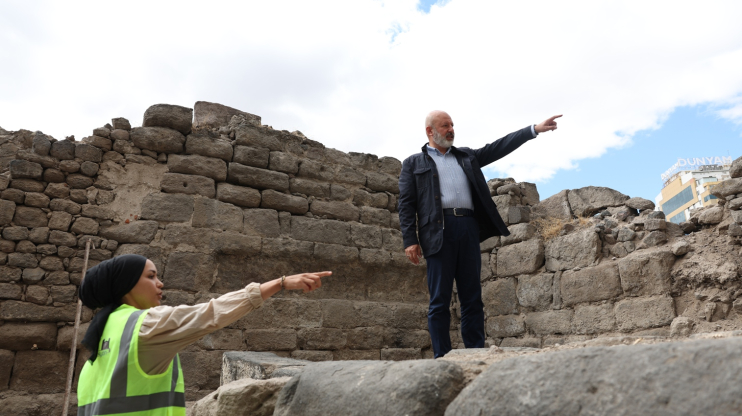 BAŞKAN ÇOLAKBAYRAKDAR: “ECDAT YADİGÂRI MEDRESE, ŞEHRİMİZİN KALBİ VE KÜLTÜR HAZİNESİ OLACAK”