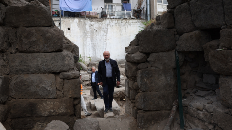 BAŞKAN ÇOLAKBAYRAKDAR: “ECDAT YADİGÂRI MEDRESE, ŞEHRİMİZİN KALBİ VE KÜLTÜR HAZİNESİ OLACAK”