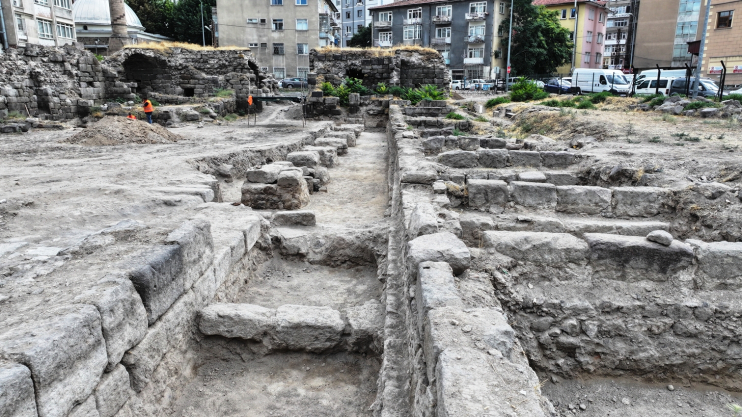 BAŞKAN ÇOLAKBAYRAKDAR: “ECDAT YADİGÂRI MEDRESE, ŞEHRİMİZİN KALBİ VE KÜLTÜR HAZİNESİ OLACAK”