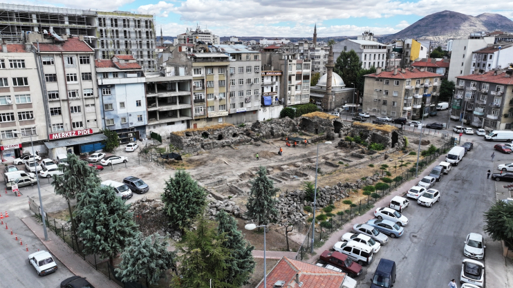 BAŞKAN ÇOLAKBAYRAKDAR: “ECDAT YADİGÂRI MEDRESE, ŞEHRİMİZİN KALBİ VE KÜLTÜR HAZİNESİ OLACAK”