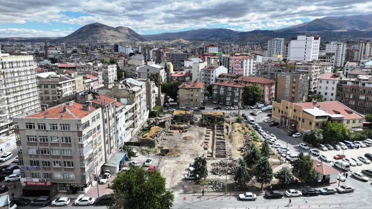 BAŞKAN ÇOLAKBAYRAKDAR: “ECDAT YADİGÂRI MEDRESE, ŞEHRİMİZİN KALBİ VE KÜLTÜR HAZİNESİ OLACAK”