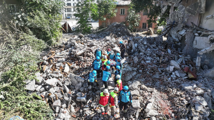 BAŞKAN ÇOLAKBAYRAKDAR: “DEPREM GERÇEĞİNİ UNUTMAYALIM, HER DAİM HAZIRLIKLI OLMALIYIZ”