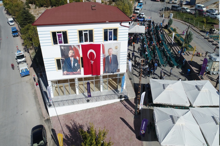 BAŞKAN ÇOLAKBAYRAKDAR, “SOSYAL TESİSLERLE HEMŞEHRİLERİMİZİN HAYATINA VE KOCASİNAN’A DEĞER KATIYORUZ”