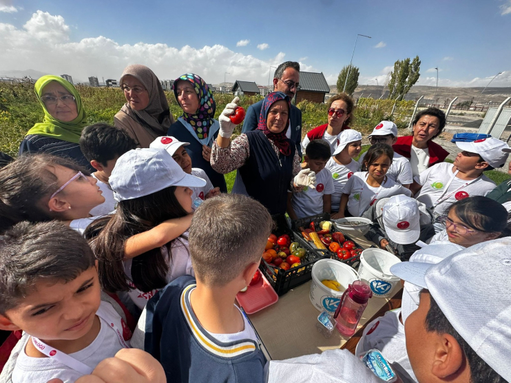 BAŞKAN ÇOLAKBAYRAKDAR: “YERELDEN TÜRKİYE’YE MODEL OLACAK İŞLER YAPIYORUZ”