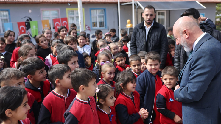 BAŞKAN ÇOLAKBAYRAKDAR: “BİR ŞEHRİN KALBİ, ÇOCUKLARIN GÜLÜŞÜYLE ATAR”