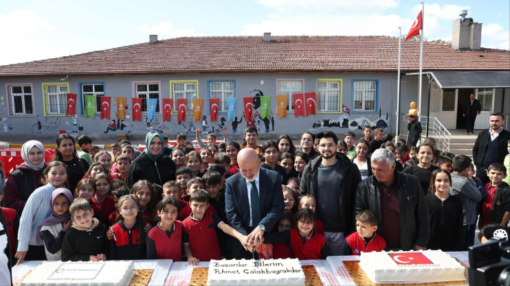 BAŞKAN ÇOLAKBAYRAKDAR: “BİR ŞEHRİN KALBİ, ÇOCUKLARIN GÜLÜŞÜYLE ATAR”