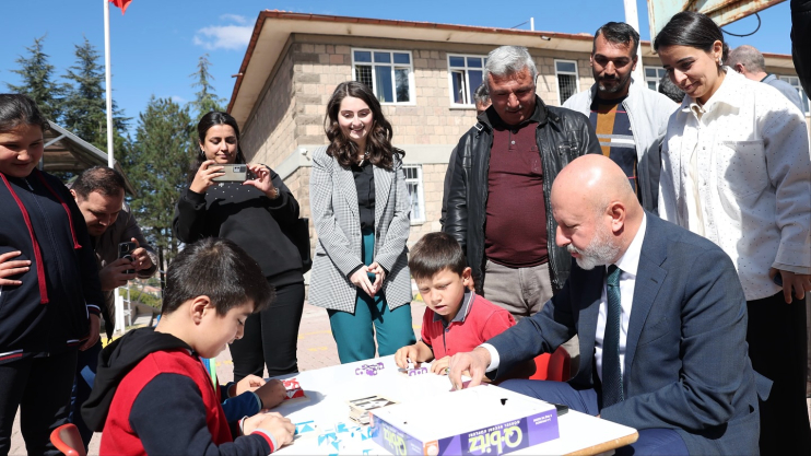 BAŞKAN ÇOLAKBAYRAKDAR: “BİR ŞEHRİN KALBİ, ÇOCUKLARIN GÜLÜŞÜYLE ATAR”