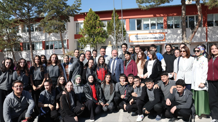BAŞKAN ÇOLAKBAYRAKDAR: “GENÇLERİMİZİN GÜCÜYLE GELECEĞİN TÜRKİYE’SİNİ İNŞA EDİYORUZ”