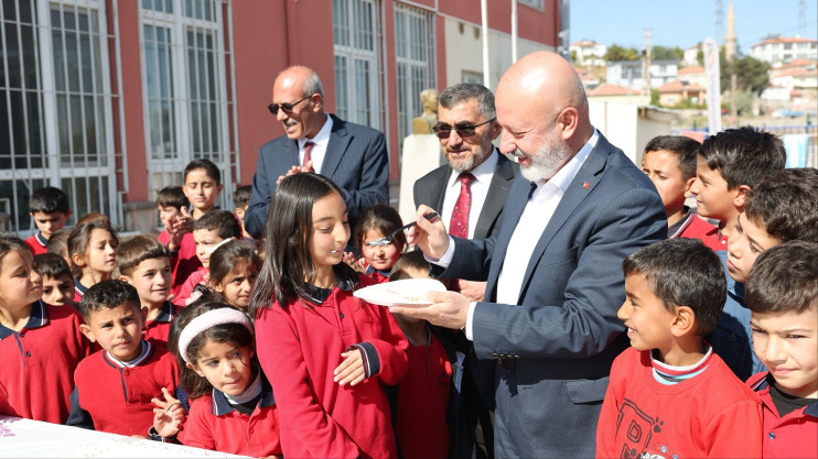 BAŞKAN ÇOLAKBAYRAKDAR: “MUTLU ÇOCUKLAR, GÜÇLÜ VE BÜYÜK TÜRKİYE’NİN TEMİNATIDIR”