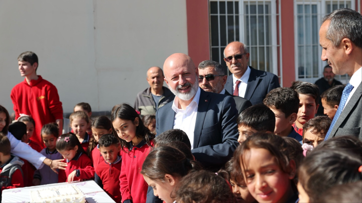 BAŞKAN ÇOLAKBAYRAKDAR: “MUTLU ÇOCUKLAR, GÜÇLÜ VE BÜYÜK TÜRKİYE’NİN TEMİNATIDIR”