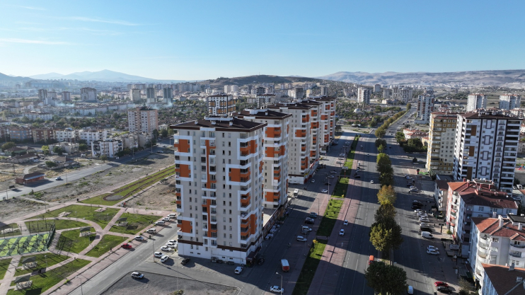 BAŞKAN ÇOLAKBAYRAKDAR: “DÖNÜŞÜMLE 4 BİN 35 AİLE MUTLU VE HUZURLU YUVALARINDA”