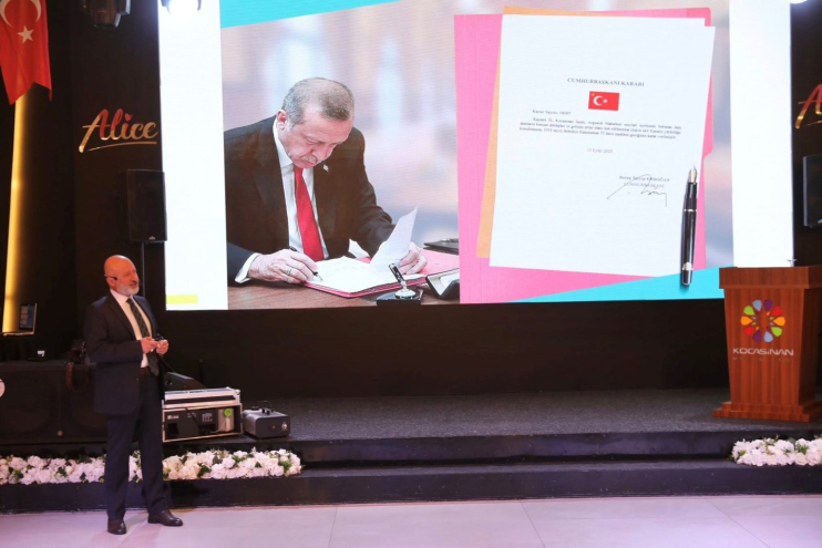 BAŞKAN ÇOLAKBAYRAKDAR: “DÖNÜŞÜMLE 4 BİN 35 AİLE MUTLU VE HUZURLU YUVALARINDA”