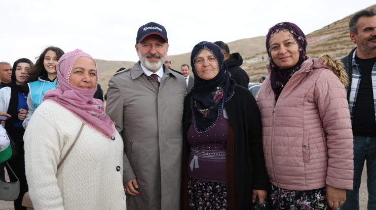 BAŞKAN ÇOLAKBAYRAKDAR, “KOCASİNAN’DA MAVİYLE YEŞİLİ BULUŞTURUYOR, GELECEĞE NEFES OLUYORUZ”