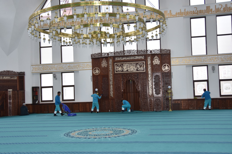 KOCASİNAN, GÜL KOKAN CAMİLERLE DAHA HUZURLU İBADET ORTAMI SUNUYOR