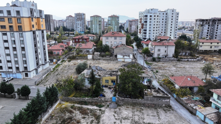 BAŞKAN ÇOLAKBAYRAKDAR UĞUREVLER’DE: “GELECEĞİN MODERN MAHALLESİNİ İNŞA EDİYORUZ”