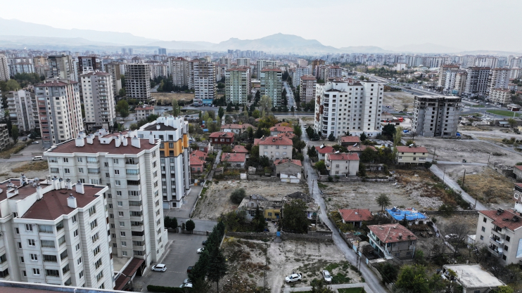 BAŞKAN ÇOLAKBAYRAKDAR UĞUREVLER’DE: “GELECEĞİN MODERN MAHALLESİNİ İNŞA EDİYORUZ”