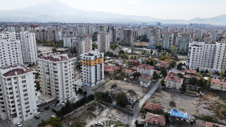 BAŞKAN ÇOLAKBAYRAKDAR UĞUREVLER’DE: “GELECEĞİN MODERN MAHALLESİNİ İNŞA EDİYORUZ”