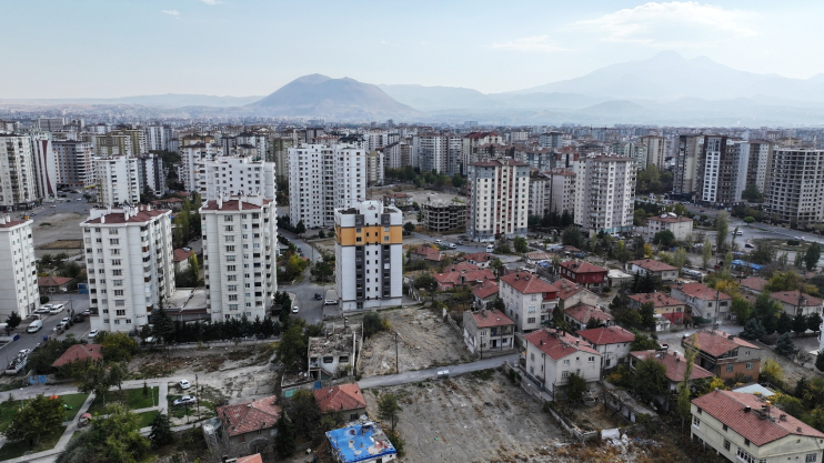 BAŞKAN ÇOLAKBAYRAKDAR UĞUREVLER’DE: “GELECEĞİN MODERN MAHALLESİNİ İNŞA EDİYORUZ”