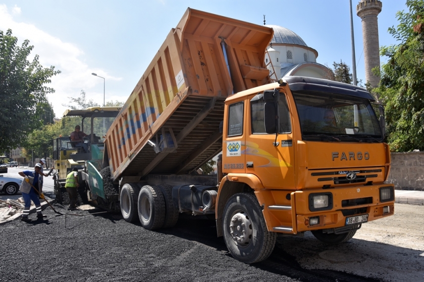 ‘YENİ KOCASİNAN’DA ASFALT ÇALIŞMALARI HIZLA DEVAM EDİYOR