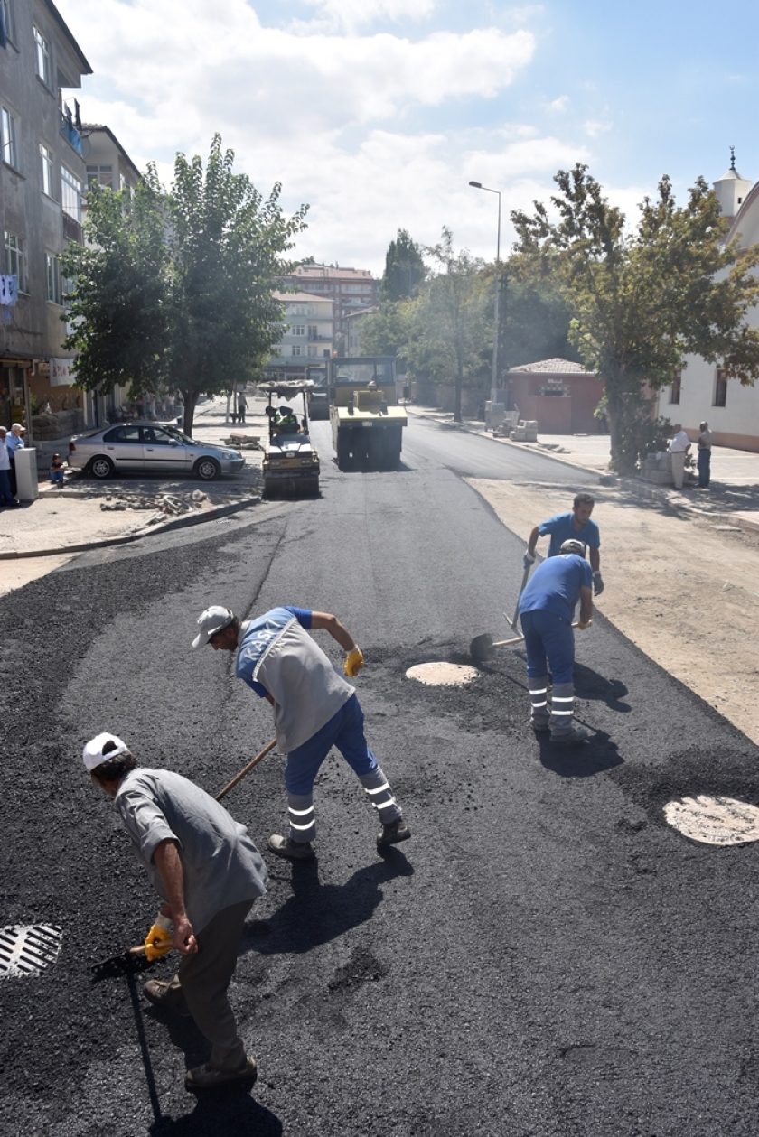 ‘YENİ KOCASİNAN’DA ASFALT ÇALIŞMALARI HIZLA DEVAM EDİYOR