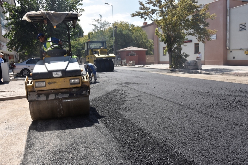 ‘YENİ KOCASİNAN’DA ASFALT ÇALIŞMALARI HIZLA DEVAM EDİYOR