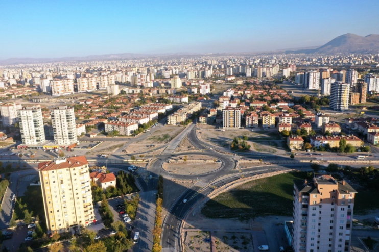 BAŞKAN ÇOLAKBAYRAKDAR, “KAYSERİ’MİZİN TRAFİK YÜKÜNÜ HAFİFLETEN AKILLI KAVŞAKLARI YAYGINLAŞTIRIYORUZ”