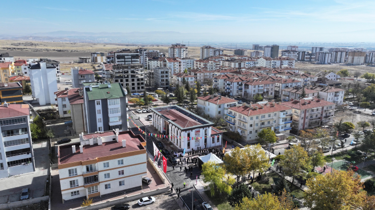 BAŞKAN ÇOLAKBAYRAKDAR, “VATANDAŞLARIMIZA DAHA KONFORLU YAŞAM OLANAKLARI SAĞLIYORUZ”