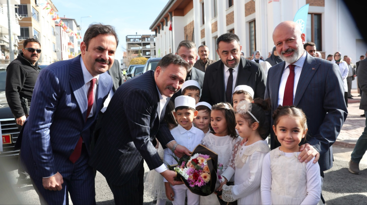 BAŞKAN ÇOLAKBAYRAKDAR, “VATANDAŞLARIMIZA DAHA KONFORLU YAŞAM OLANAKLARI SAĞLIYORUZ”