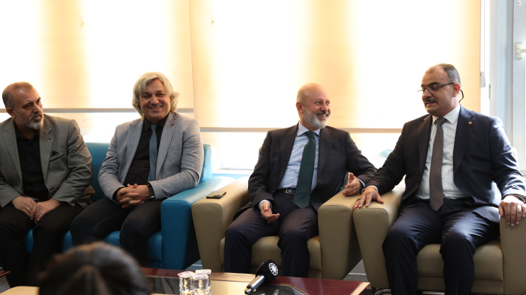 BAŞKAN ÇOLAKBAYRAKDAR’DAN KOCASİNAN’DAKİ TÜM ÖĞRETMENLERE ANLAMLI HEDİYE